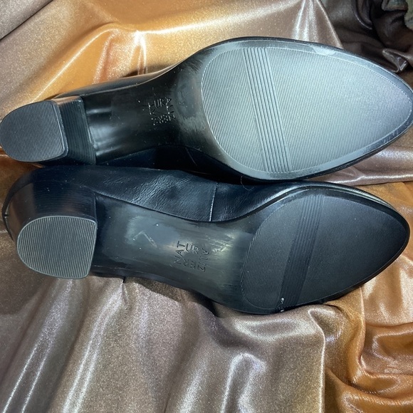 SIZE 11 stacked heel black leather pumps. Naturalizer. Excellent condition box 7 - Picture 5 of 6